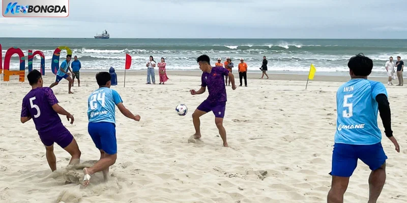 Tổng thời lượng tối đa của bóng đá bãi biển khoảng 65 phút Tổng thời lượng tối đa của bóng đá bãi biển khoảng 65 phút